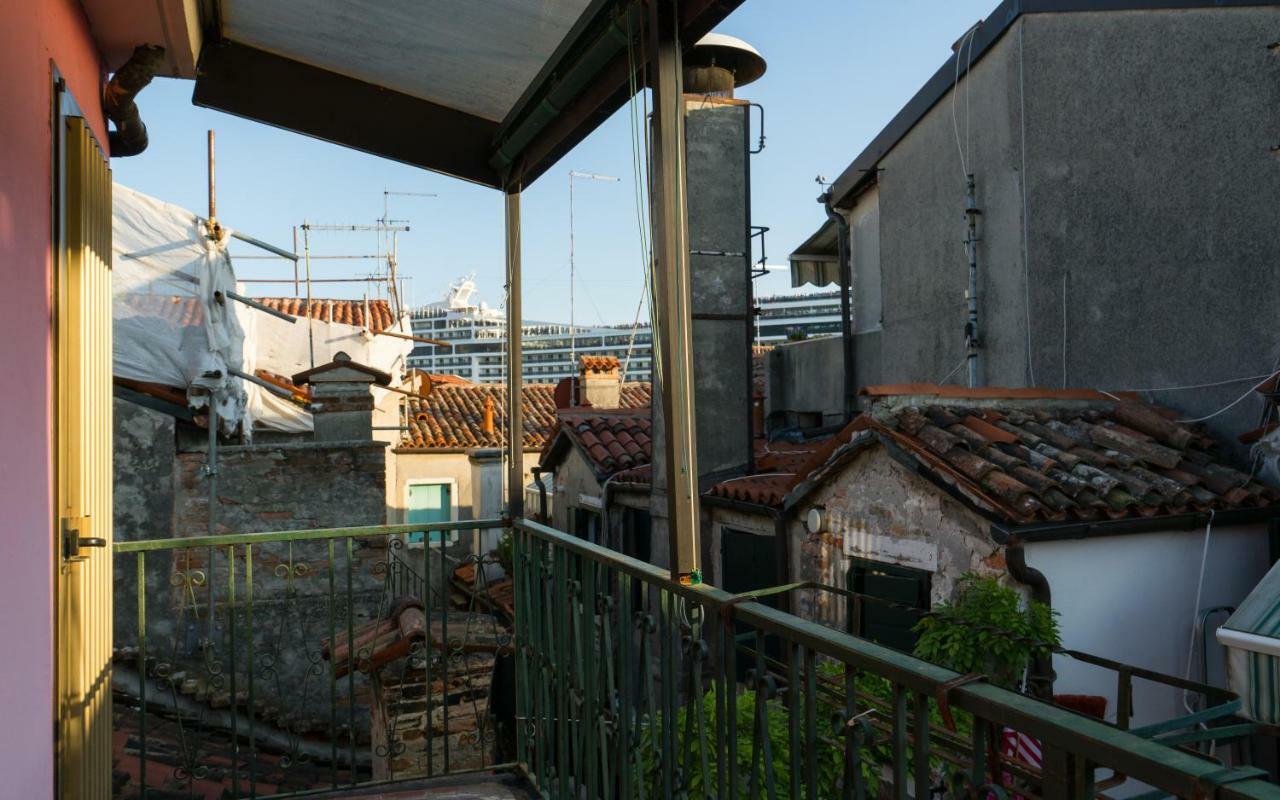 Venetian Roof View Daire Dış mekan fotoğraf